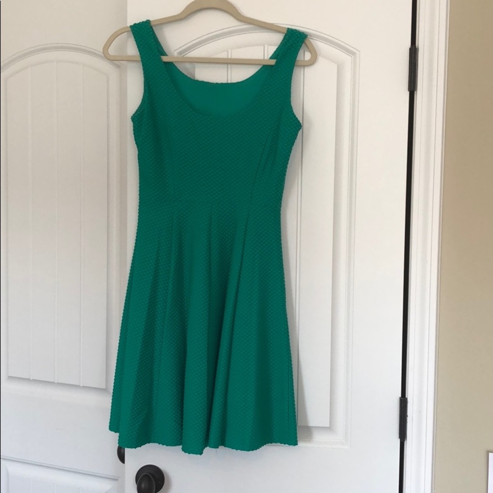 Green sundress - Picture 2 of 2